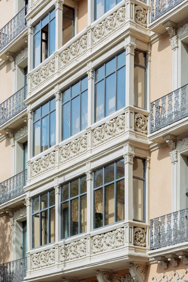 Estancias de diseño en un edificio modernista